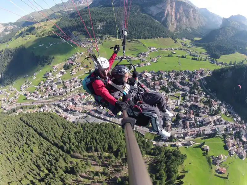 Elikos-voli turistici con l'elicottero - sopra Selva di Val Gardena