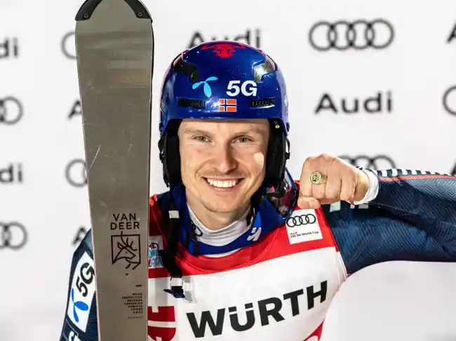 Kristoffersen-ski-race Kristoffersen with Van Deer Red Bull Sports skis