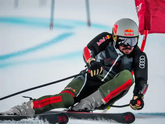 Marcel Hirscher racing on pist with new van deer skis