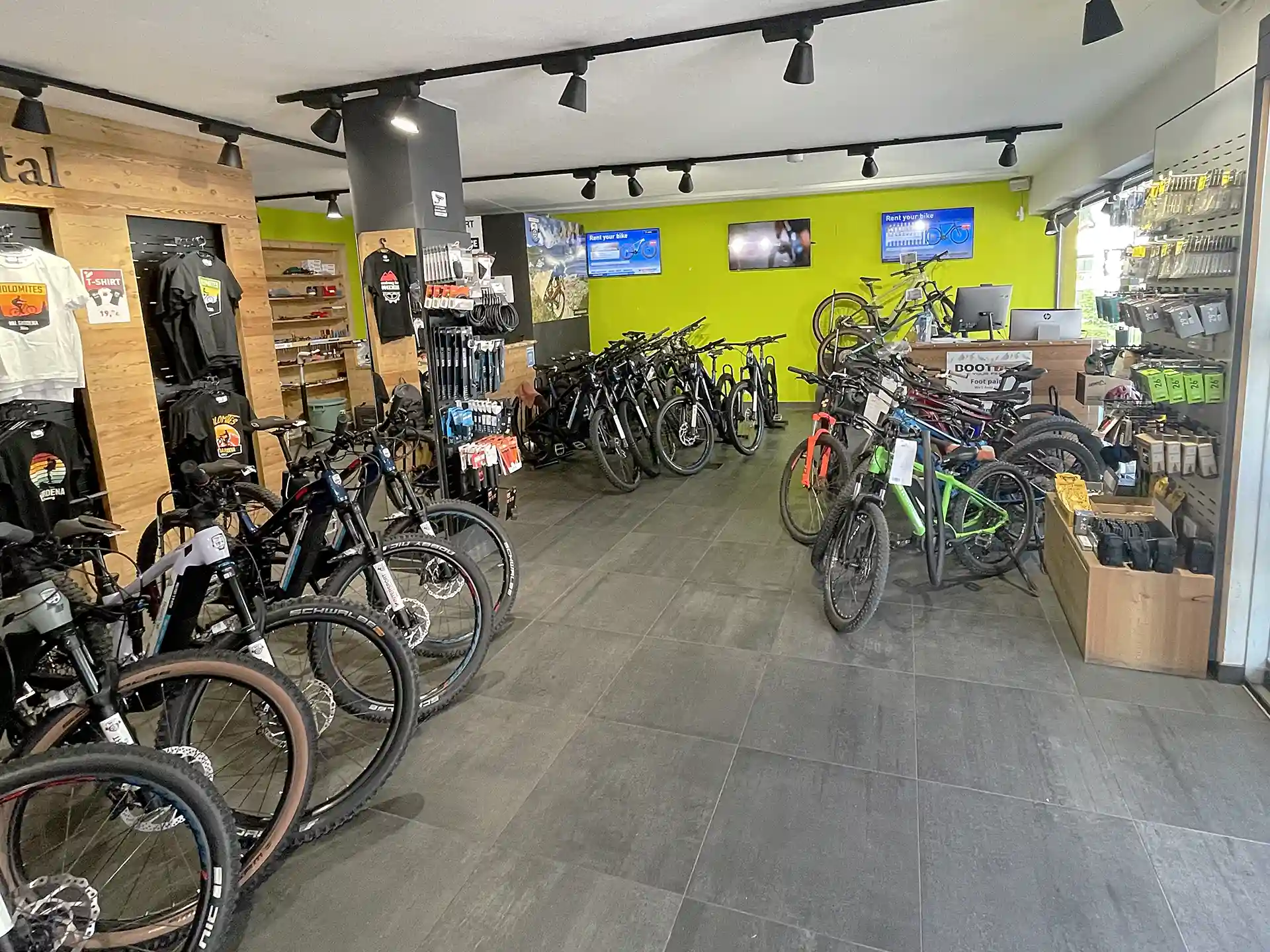 bike-rental-intersport-s-cristina Noleggio bici intersport S. Cristina - interno