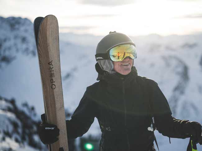 opera-skiing-off-piste Sciare con gli sci fatti a mano di Opera Ski