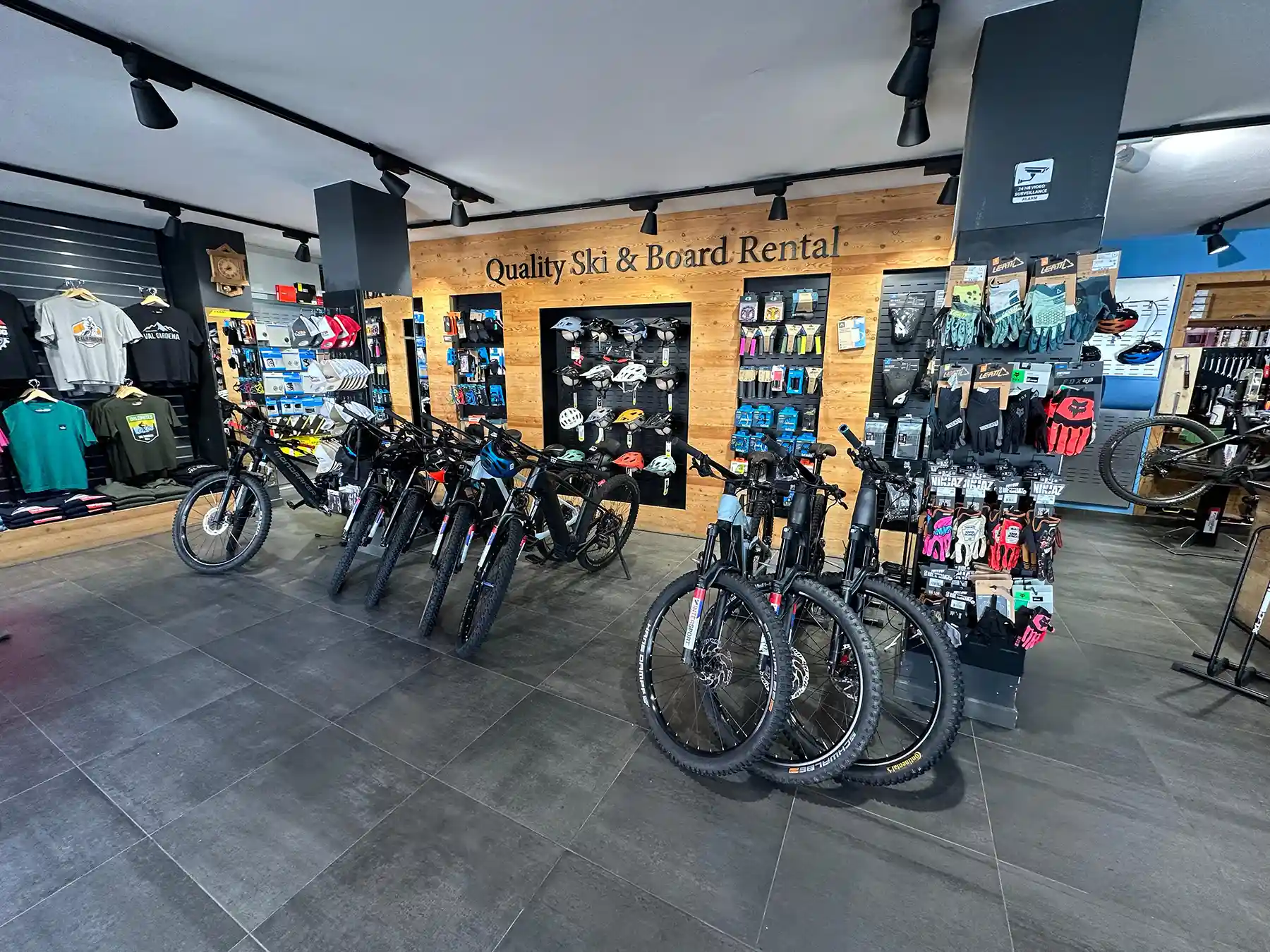 Noleggio bici Intersport Santa Cristina - interno