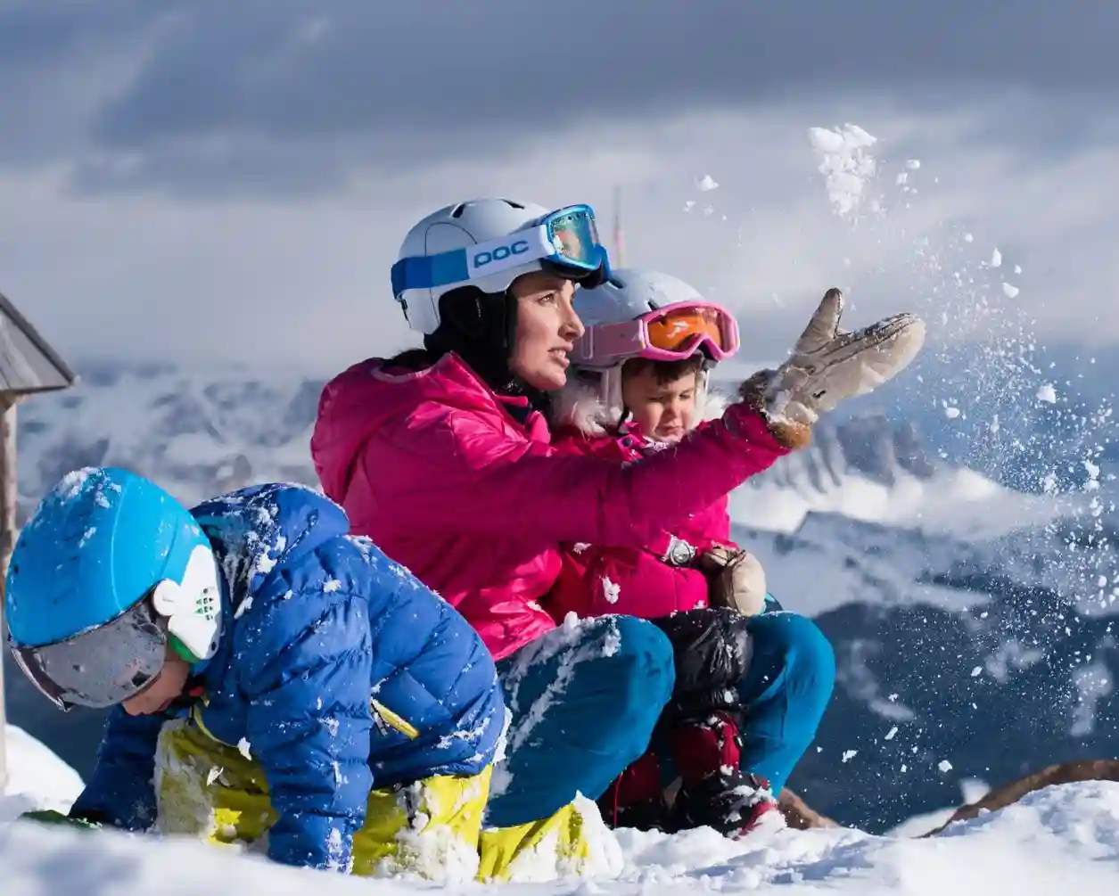 valgardena-superpremiere Val Gardena family on snow
