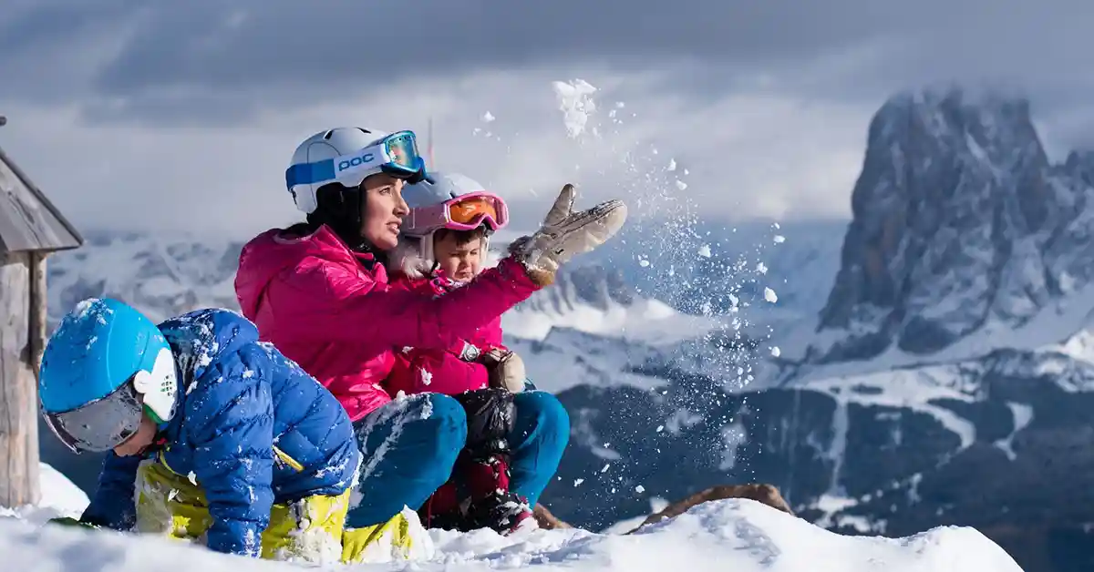 Val Gardena family on snow