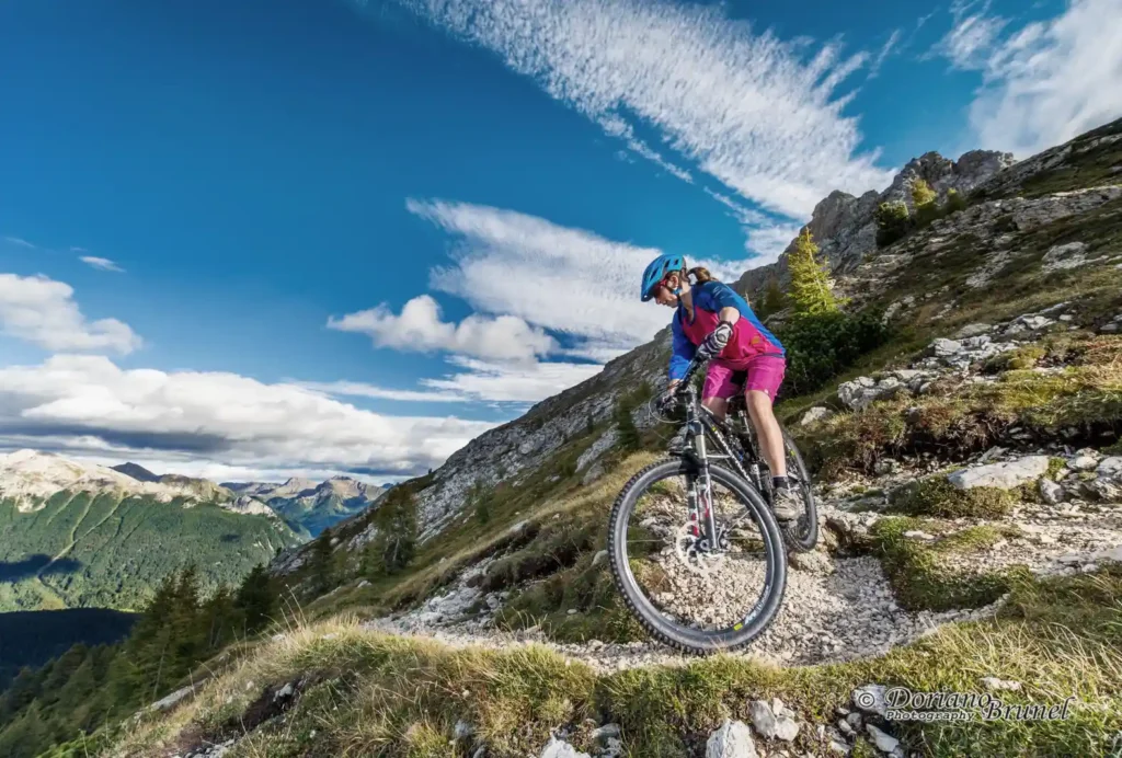 sellaronda-col-rodella Sellaronda MTB tour - Col Rodella - Biker downhill to Passo Sella