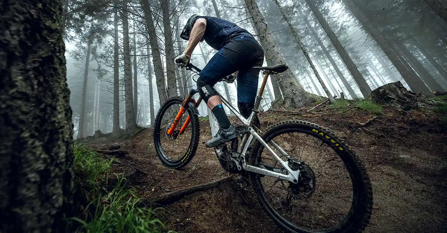 uphill-trail-in-forest-dolomites Uphill trail in the forest - Sellaronda MTB tour - dolomites