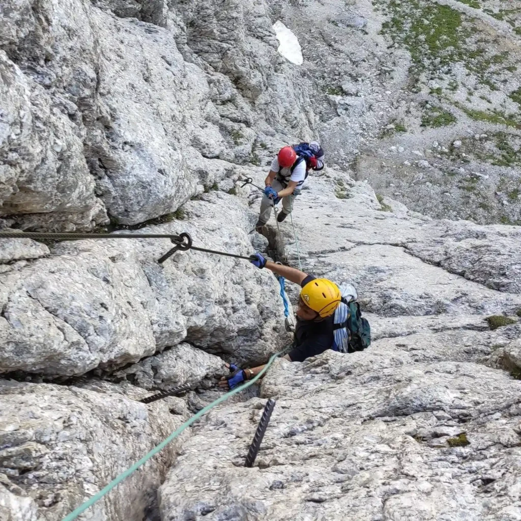 via-ferrata-mesules-sella climbers on the via Ferrata Mesules on the Sella
